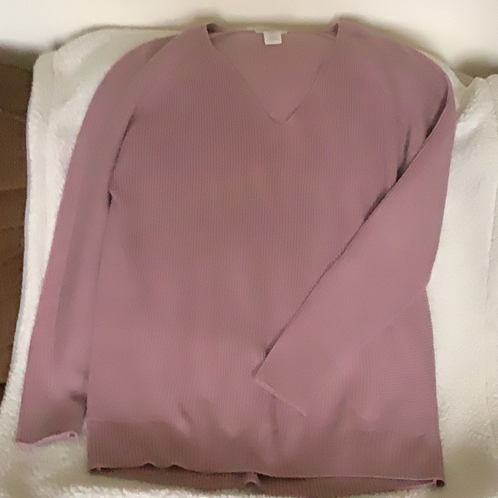 Women's V-Neck Sweater - Mauve